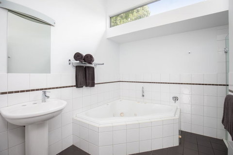 Blue Lake Holiday Park - Melbourne Tourism 42