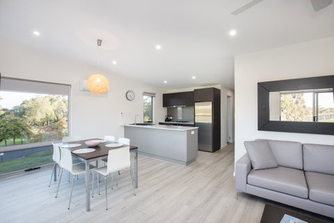Blue Lake Holiday Park - Melbourne Tourism 21