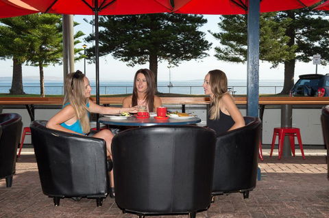 Grand Tasman Hotel - Melbourne Tourism 14