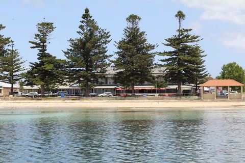 Grand Tasman Hotel - Melbourne Tourism 34