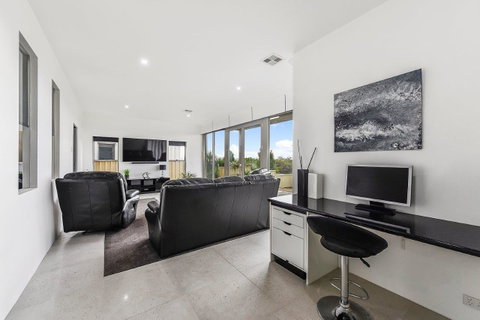 KENNEDY EXECUTIVE TOWNHOUSE - Melbourne Tourism 16