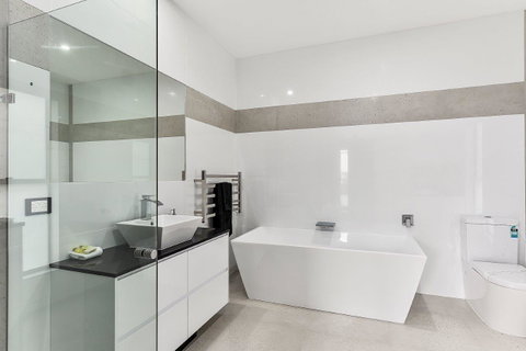 KENNEDY EXECUTIVE TOWNHOUSE - Melbourne Tourism 1