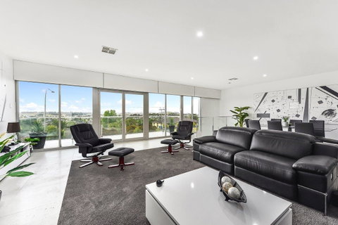 KENNEDY EXECUTIVE TOWNHOUSE - Melbourne Tourism 13