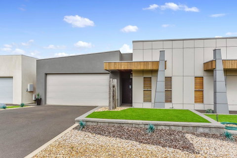 KENNEDY EXECUTIVE TOWNHOUSE - Melbourne Tourism 9
