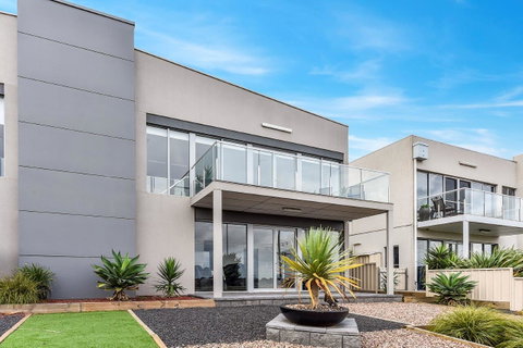 KENNEDY EXECUTIVE TOWNHOUSE - Melbourne Tourism 17