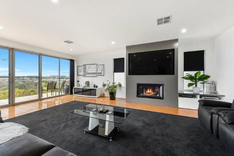 BENGALEE EXECUTIVE TOWNHOUSE- MODERN & STYLISH - Melbourne Tourism 5