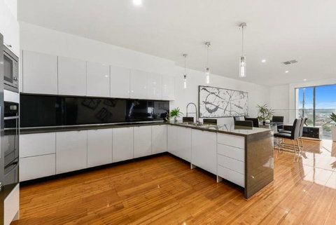 BENGALEE EXECUTIVE TOWNHOUSE- MODERN & STYLISH - Melbourne Tourism 10