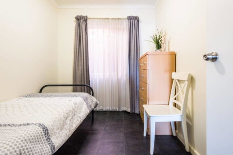 Executive 3 Bedroom Apartment + Internet + Parking - Melbourne Tourism 15