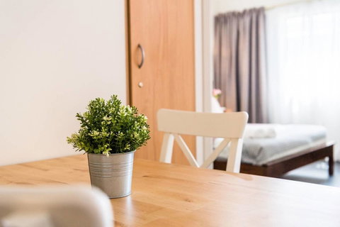 Executive 3 Bedroom Apartment + Internet + Parking - Melbourne Tourism 30