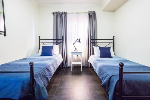 Executive 3 Bedroom Apartment + Internet + Parking - Melbourne Tourism 8