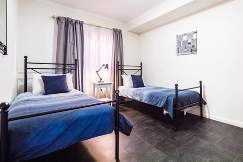 Executive 3 Bedroom Apartment + Internet + Parking - Melbourne Tourism 16