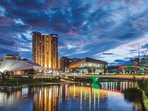 Executive 3 Bedroom Apartment + Internet + Parking - Melbourne Tourism 0