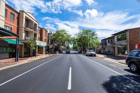Executive 3 Bedroom Apartment + Internet + Parking - Melbourne Tourism 3