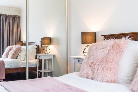 Executive 3 Bedroom Apartment + Internet + Parking - Melbourne Tourism 12