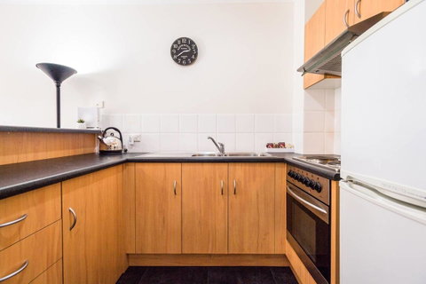 Executive 3 Bedroom Apartment + Internet + Parking - Melbourne Tourism 29