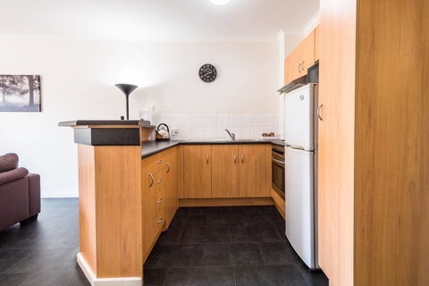 Executive 3 Bedroom Apartment + Internet + Parking - Melbourne Tourism 5