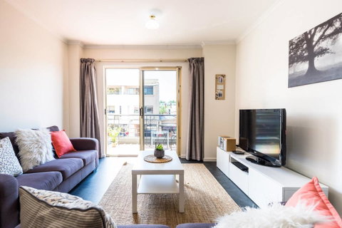 Executive 3 Bedroom Apartment + Internet + Parking - Melbourne Tourism 2