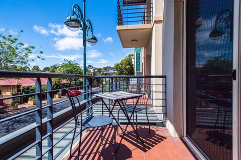 Executive 3 Bedroom Apartment + Internet + Parking - Melbourne Tourism 6