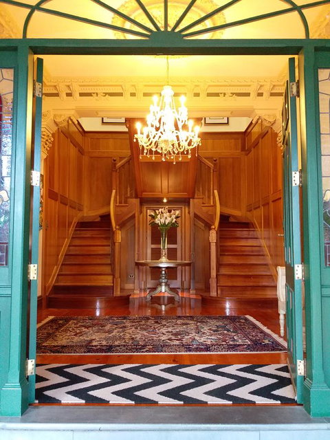 Grand Bluestone Mansion - Melbourne Tourism 2