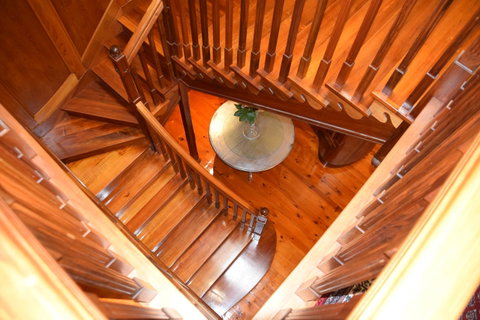 Grand Bluestone Mansion - Melbourne Tourism 21