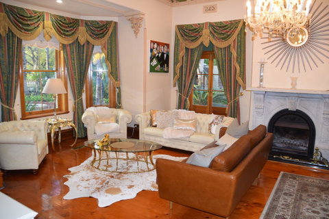 Grand Bluestone Mansion - Melbourne Tourism 4