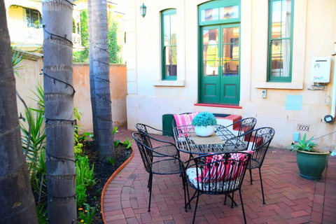 Grand Bluestone Mansion - Melbourne Tourism 16