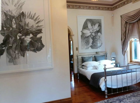 Grand Bluestone Mansion - Melbourne Tourism 7