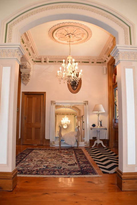 Grand Bluestone Mansion - Melbourne Tourism 10