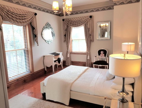Grand Bluestone Mansion - Melbourne Tourism 14