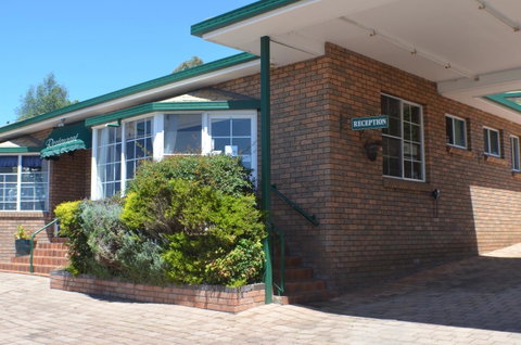 Deer Park Motor Inn Armidale - Melbourne Tourism 24