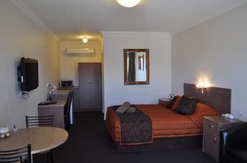 Augusta Courtyard Motel - Melbourne Tourism 0