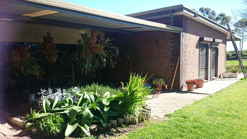 Hilltop Escape - Melbourne Tourism 10