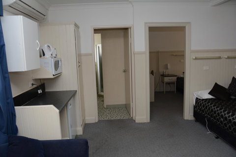 Ben Chifley Motor Inn - Melbourne Tourism 21