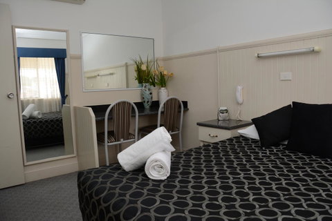 Ben Chifley Motor Inn - Melbourne Tourism 18