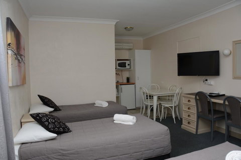 Ben Chifley Motor Inn - Melbourne Tourism 4