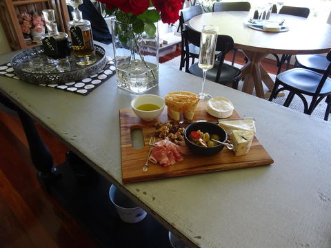 Romanz In The Valley (Luxury B&B) - Melbourne Tourism 43