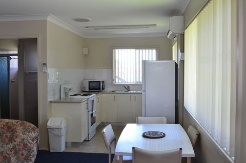 Sundial Holiday Units - Melbourne Tourism 39