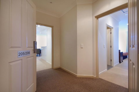 Macquarie Waters Boutique Apartment Hotel - Melbourne Tourism 7