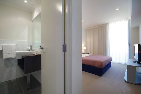 Macquarie Waters Boutique Apartment Hotel - Melbourne Tourism 22