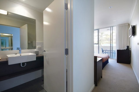 Macquarie Waters Boutique Apartment Hotel - Melbourne Tourism 24