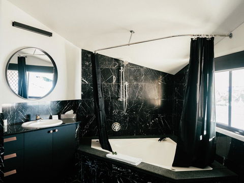 Waves Byron Bay - Melbourne Tourism 22