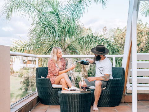 Waves Byron Bay - Melbourne Tourism 11