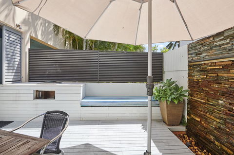 Waves Byron Bay - Melbourne Tourism 37