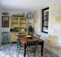 Apple Tree Cottage - Melbourne Tourism