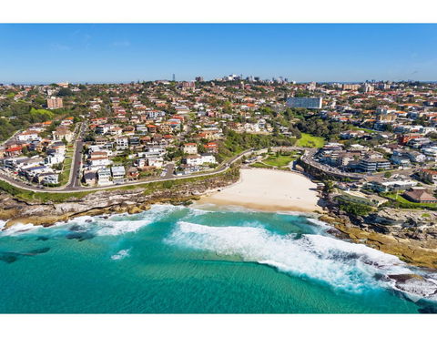 Oceanside Elegance At Superb Home Steps From Sand - Melbourne Tourism 23