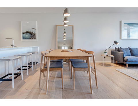 Oceanside Elegance At Superb Home Steps From Sand - Melbourne Tourism 6