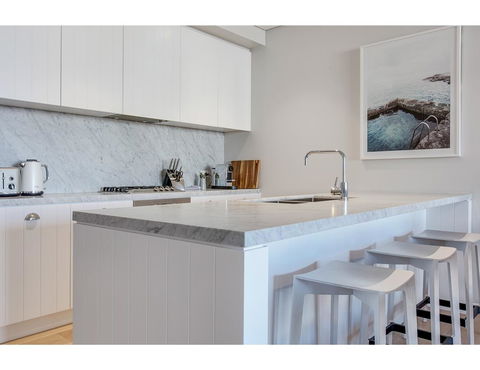 Oceanside Elegance At Superb Home Steps From Sand - Melbourne Tourism 2