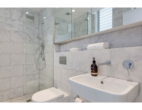 Oceanside Elegance At Superb Home Steps From Sand - Melbourne Tourism 12