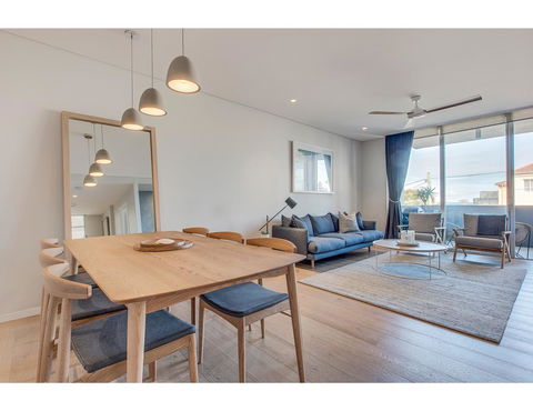 Oceanside Elegance At Superb Home Steps From Sand - Melbourne Tourism 5
