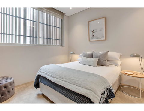 Oceanside Elegance At Superb Home Steps From Sand - Melbourne Tourism 9